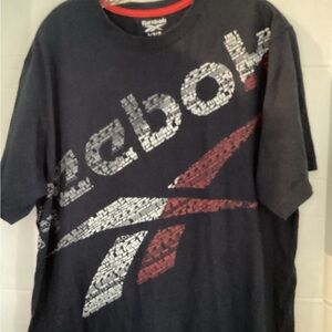 Reebok Men's navy blue graphic T-Shirt size large